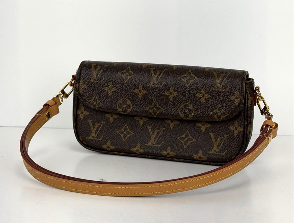 Louis Vuitton Wallet on Chain Ivy Shoulder Bag in Coated Canvas NFC S10